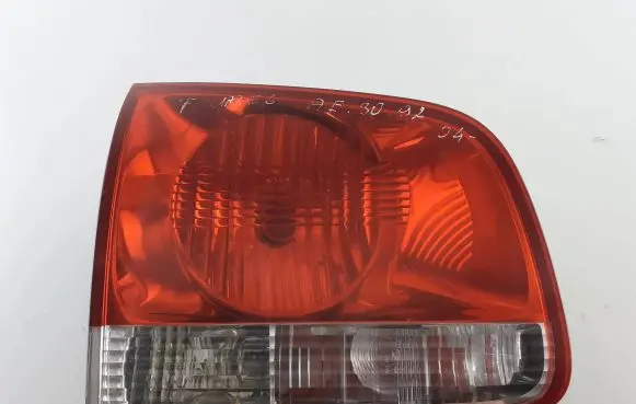 Tailgate rear/tail lights