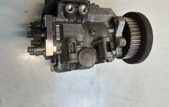 Audi A6 S6 C5 4B Fuel injection high pressure pump 0470506037