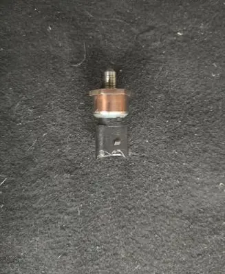 Audi A8 S8 D5 Fuel pressure sensor 059906054g