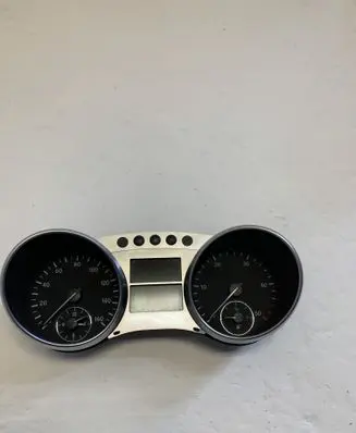 Mercedes-Benz R W251 Speedometer (instrument cluster) A2515402748 A2515407511