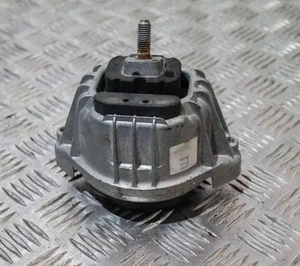 BMW 1 E81 E87 Engine mount bracket