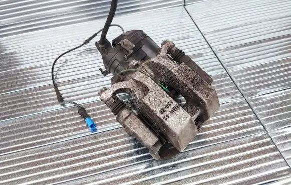 BMW 4 G22 G23 G24 G26 Rear brake caliper 8832480 QBT33415