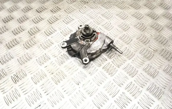Toyota Avensis T250 Vacuum pump 31080682
