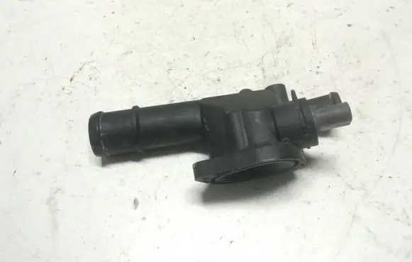 Volkswagen PASSAT B6 Engine coolant pipe/hose 03G121132B