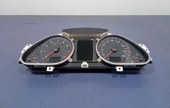 Audi A6 Allroad C5 Speedometer (instrument cluster) 4F0920931A