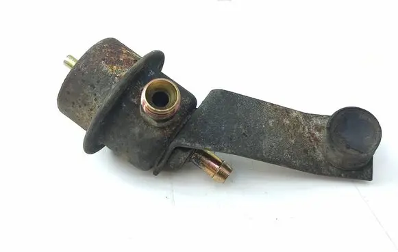 BMW 7 E23 Fuel pressure regulator 13531273329