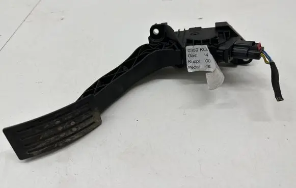 Ford Focus Accelerator throttle pedal JX619F836BB