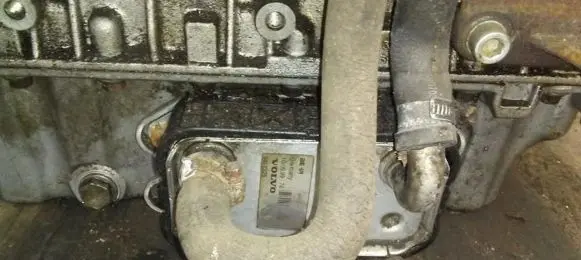 Volvo S80 Engine oil radiator 9497225 10069978