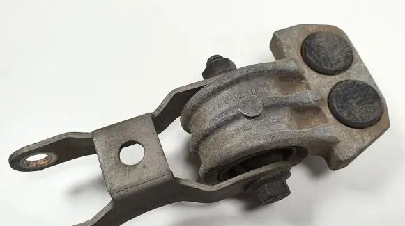 Volvo C70 Engine mount vacuum valve 9141041