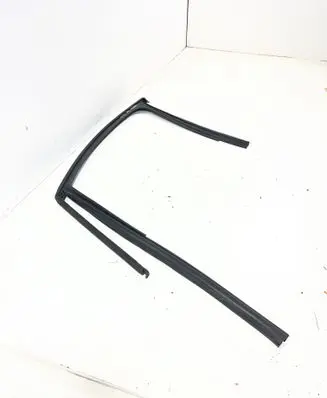 BMW 2 F46 Front door glass trim molding 7326168