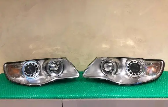 Volkswagen Touareg I Headlights/headlamps set 7L6941032 7L6941031