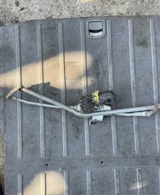 Volkswagen PASSAT B4 Wiper motor 0390241124
