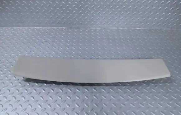 Nissan Leaf II (ZE1) Tailgate trim 909005SH0A
