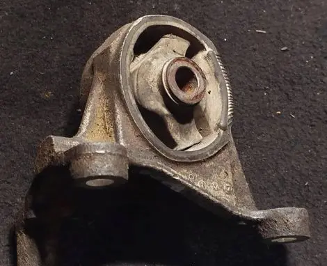 Honda Civic Engine mounting bracket