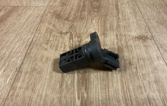 Nissan Micra Camshaft position sensor SG1B000