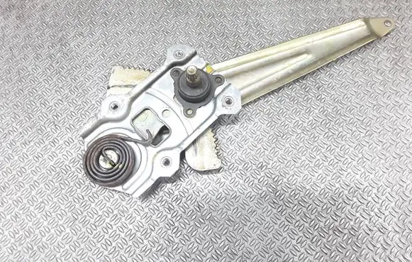 Rear door manual window regulator