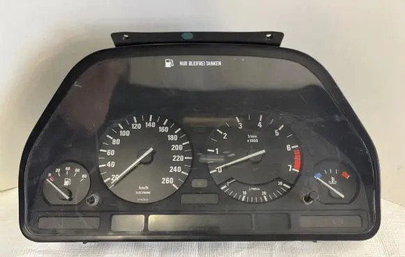 BMW 5 E34 Speedometer (instrument cluster) 13843869 110008360021 1384386