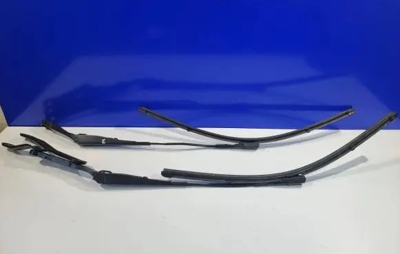 Mercedes-Benz CLS C257 Windshield/front glass wiper blade W000051786 W000062234