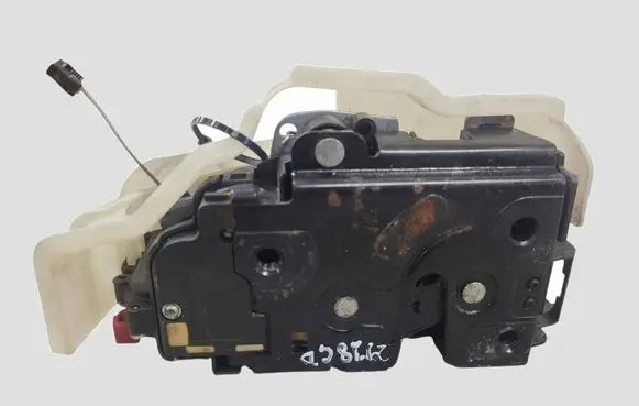 Volkswagen Golf V Rear door lock 1K5839086C
