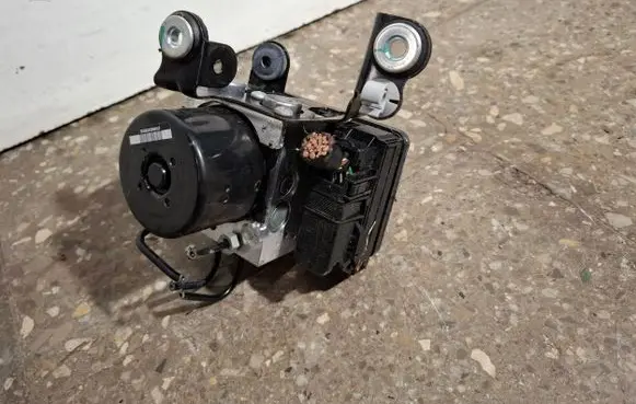 Volvo V60 ABS Pump 31317450