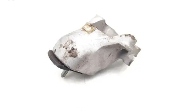 Engine mounting bracket