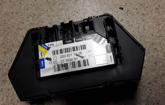 Mercedes-Benz S W220 Door control unit/module A2208211558