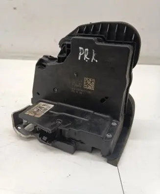 Opel Insignia B Front door lock 13597527