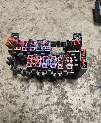 Audi A6 S6 C5 4B Fuse 8A0937530