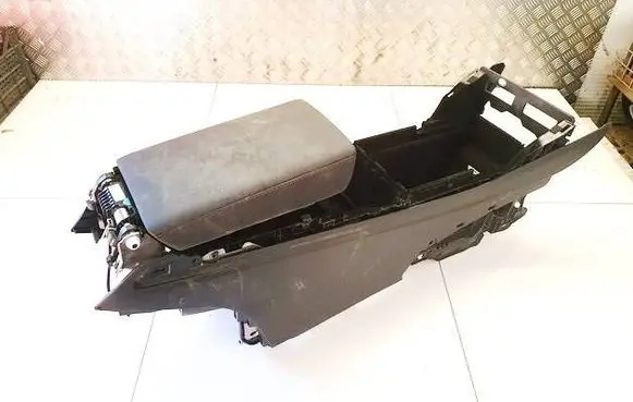 Tesla Model Y Armrest 175550162f 1755501-62-f