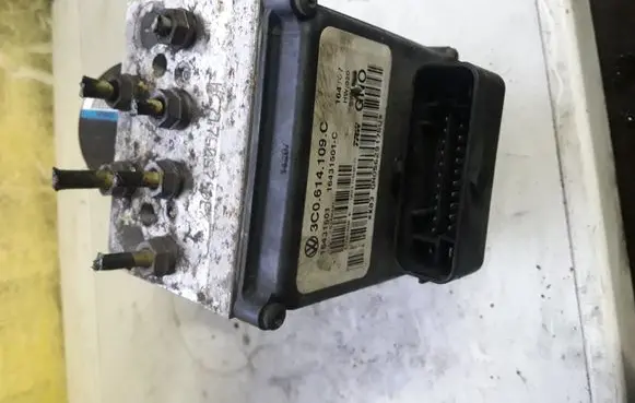 Volkswagen PASSAT B6 ABS Pump 3C0614109C