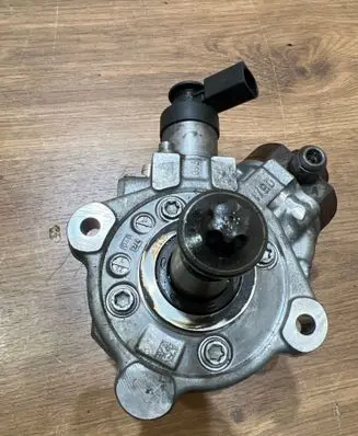 BMW 3 E90 E91 Fuel injection high pressure pump 7810696 0445010517 110429