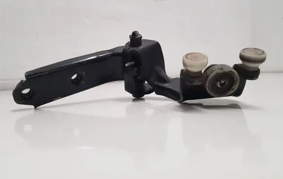 Volkswagen Transporter - Caravelle T5 Sliding door middle roller runner 7E0843336