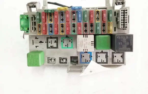 Opel Combo C Fuse box set 90483952