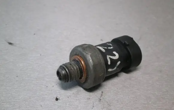 Opel Vectra C Oil pressure sensor 24577642