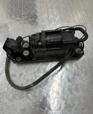 BMW 7 F01 F02 F03 F04 Air suspension compressor/pump 6864215 24449710 10R036089