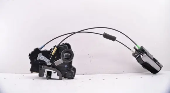 Suzuki Grand Vitara II Front door lock 50728