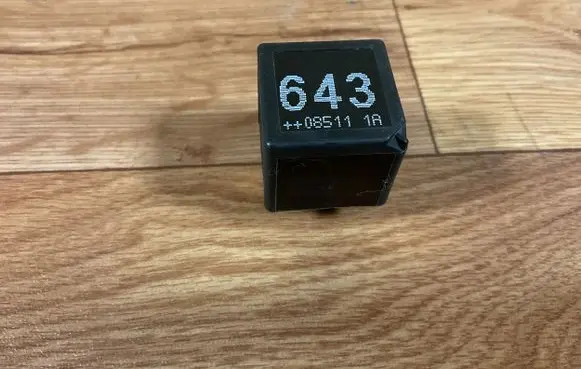 Volkswagen Caddy Other relay 8K0951253 V23136B6X72