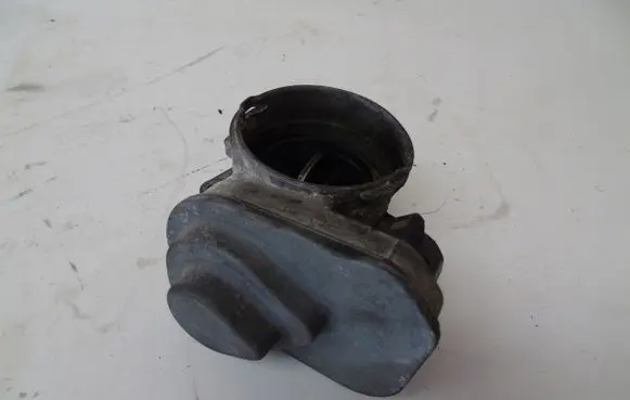 Volkswagen Golf V Throttle valve 038128063Q
