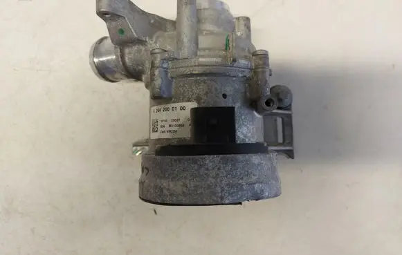 Mercedes-Benz C W205 Water pump A2642000100
