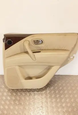Infiniti QX80 Rear door card panel trim