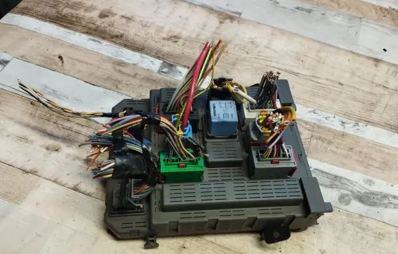 Peugeot 607 Fuse module 9641958680