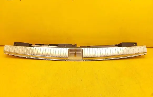 Trunk/boot sill cover protection