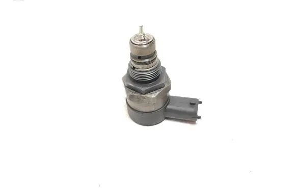 Volvo S60 Fuel pressure regulator 30750409