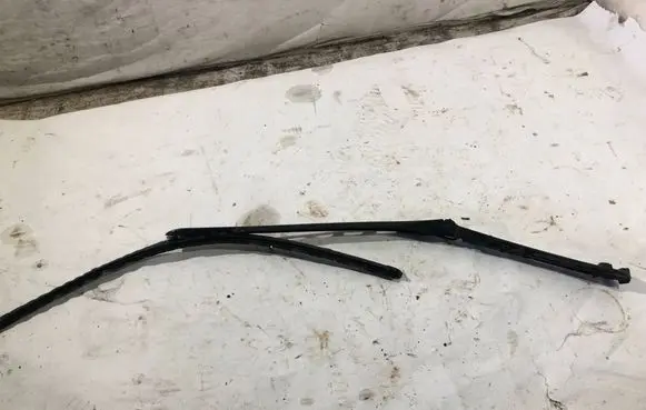 BMW 5 E60 E61 Front wiper blade arm 178260