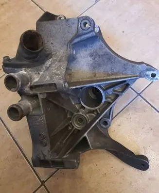Volkswagen PASSAT B5 Generator/alternator bracket 028903143AF