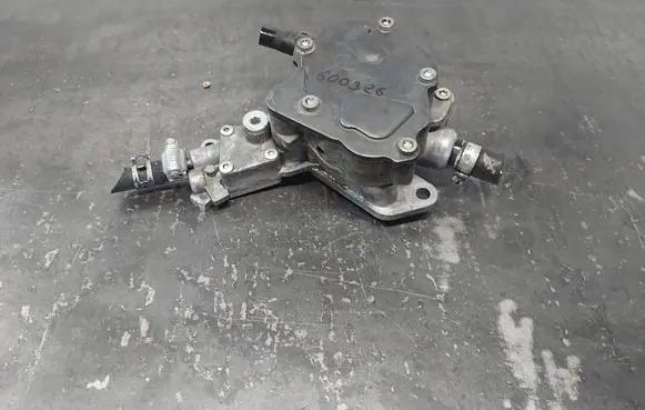 Volkswagen PASSAT B5.5 Vacuum pump 038145209E