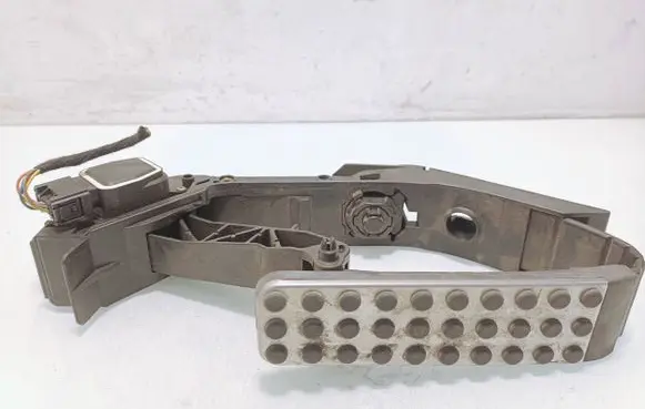 Mercedes-Benz SLK R171 Accelerator throttle pedal A1703000404