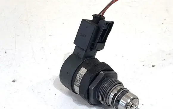 Audi A5 8T 8F Fuel pressure regulator 0281002481