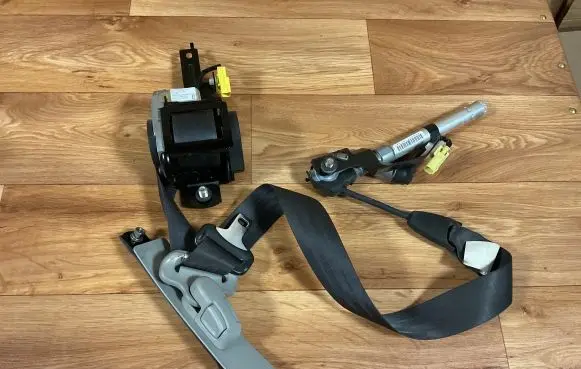 Honda FR-V Front seatbelt 0436078 6090764