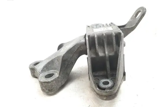 Chevrolet Orlando Engine mount bracket 13284425